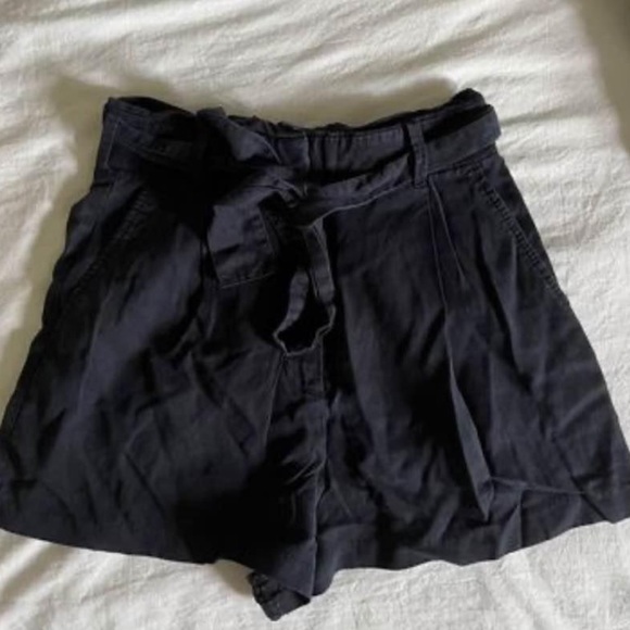 Aritzia babaton high waisted tie flowy “Anderson” short in dark grey - Picture 2 of 3